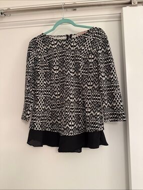 Black & White Patterned Long-Sleeve Peplum Tunic